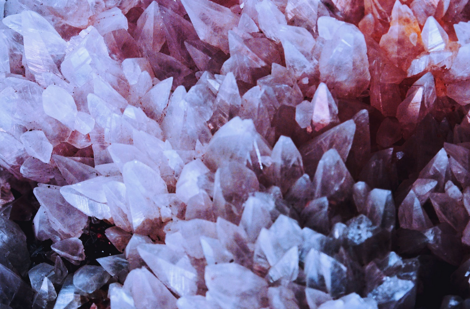 七脈輪阻塞以及如何使用水晶解鎖脈輪 