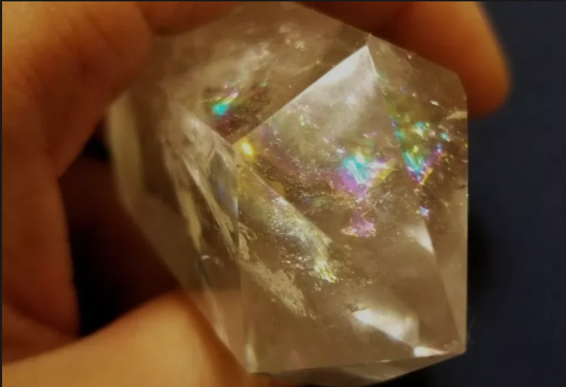 關於水晶裂紋對能量的影響