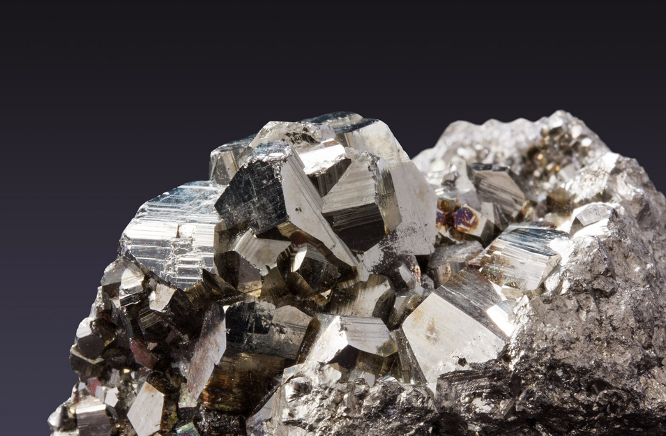 【水晶能量石百科】黑曜石丨尋找自我與驅邪的能量石 