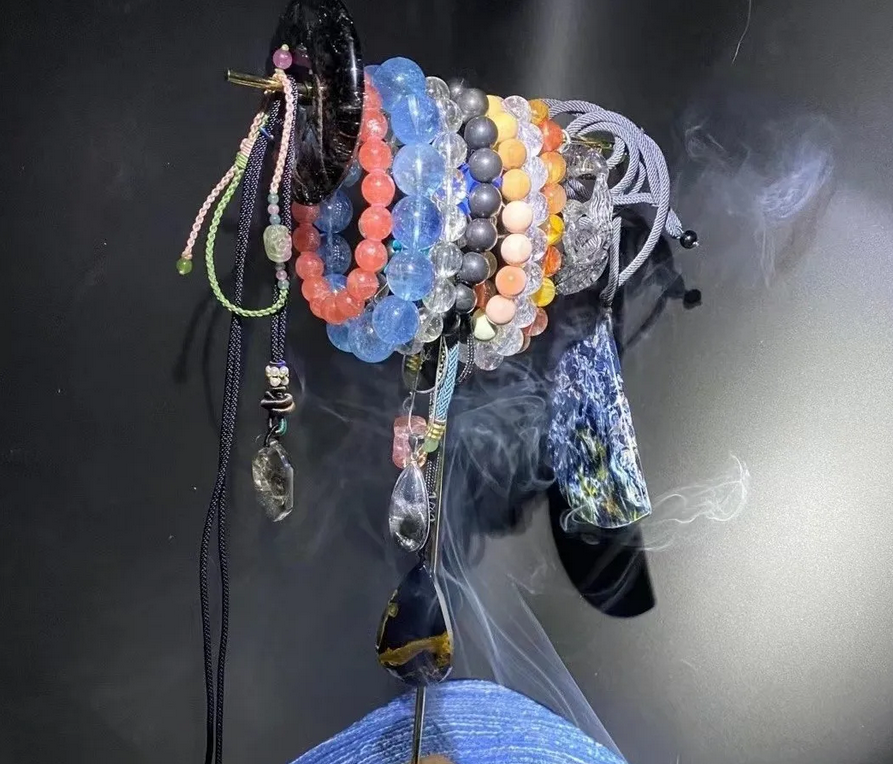 天然水晶珠寶,可以增强氣場能量、調整運勢風水(含脈輪對應的水晶搭配)