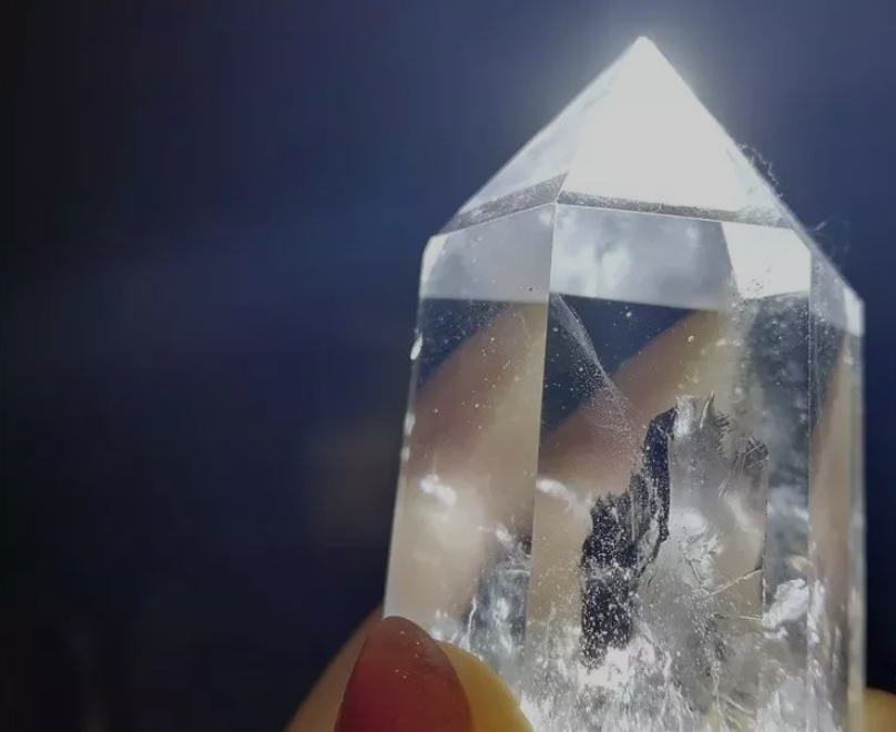 關於水晶裂紋對能量的影響