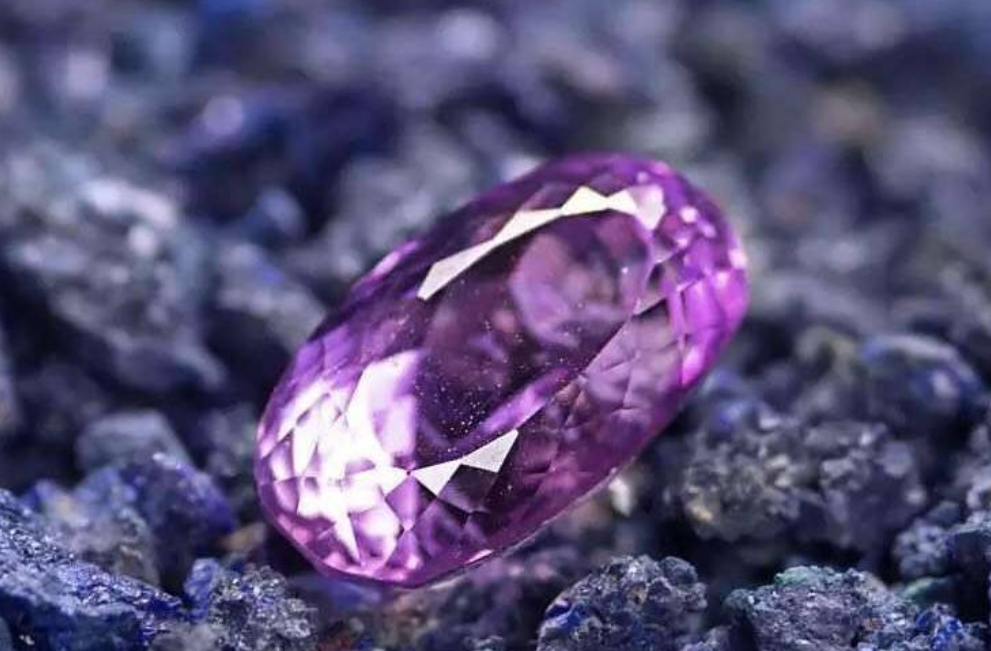 【水晶能量石百科】紫鋰輝丨紫色典雅的公主石 