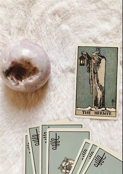 【愛情占卜】塔羅牌中代表關係中存在“第三者”的牌