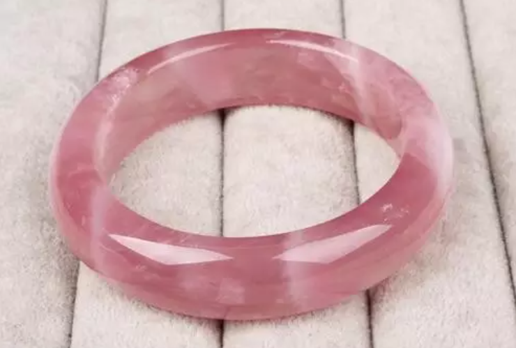 水晶手鐲，水晶中的皇后