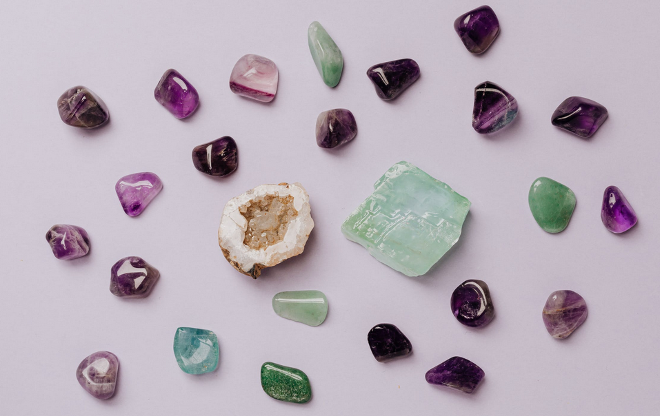 七脈輪阻塞以及如何使用水晶解鎖脈輪 