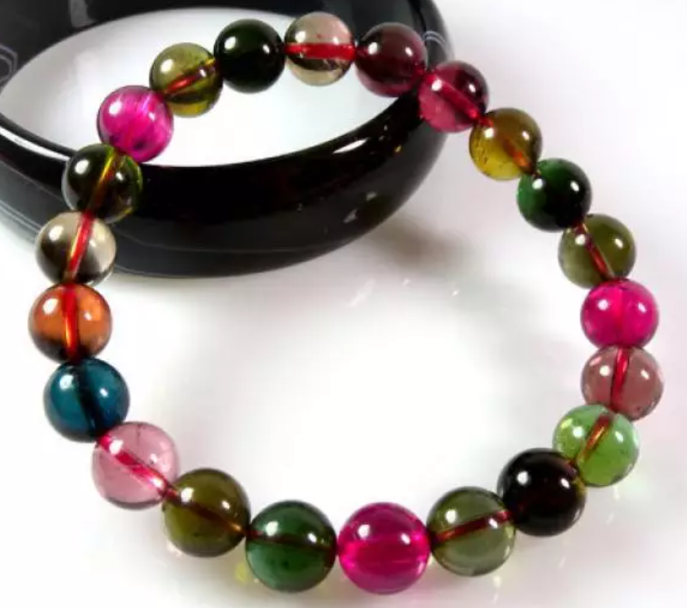 世界上唯一帶電荷的寶石