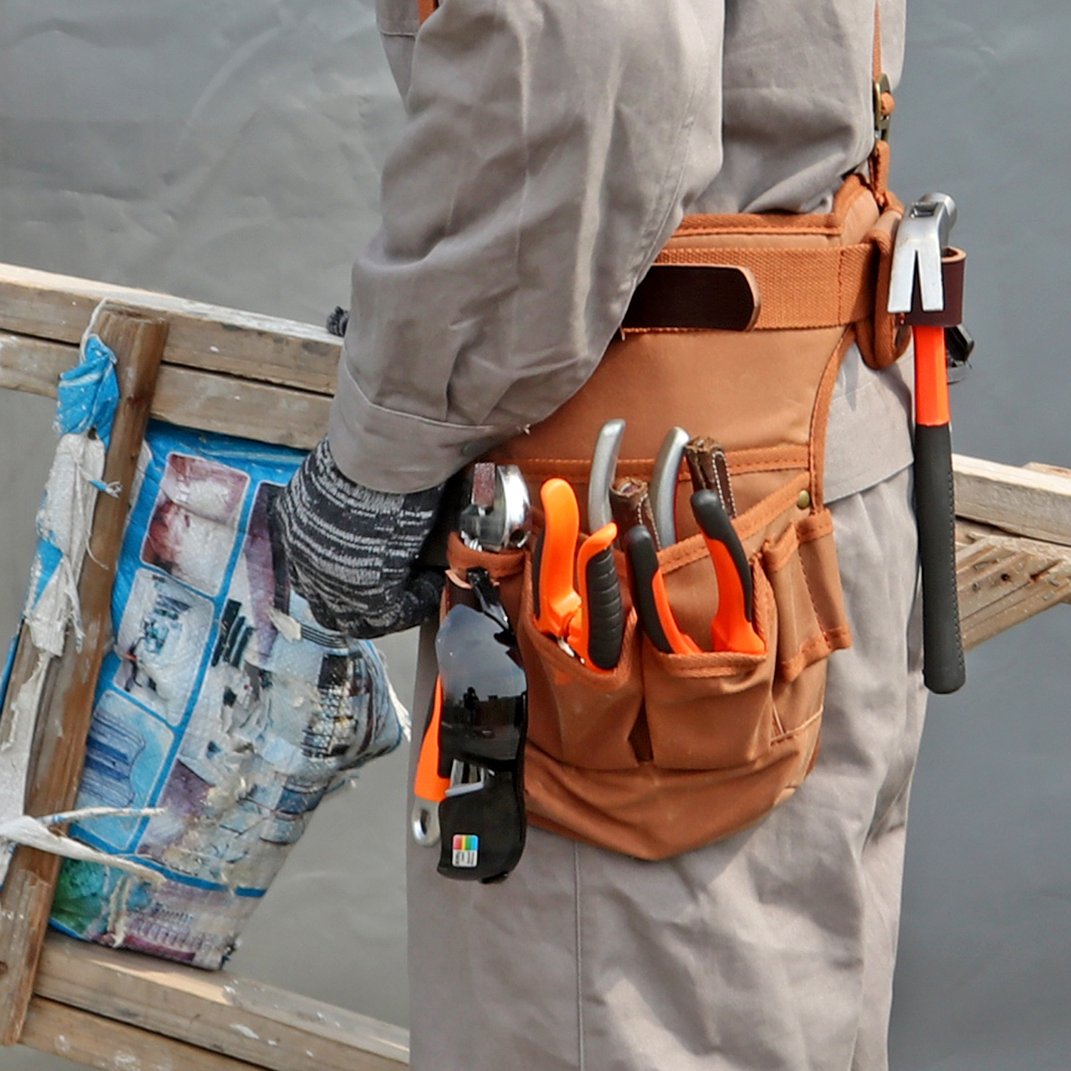 construction pouches with suspenders
