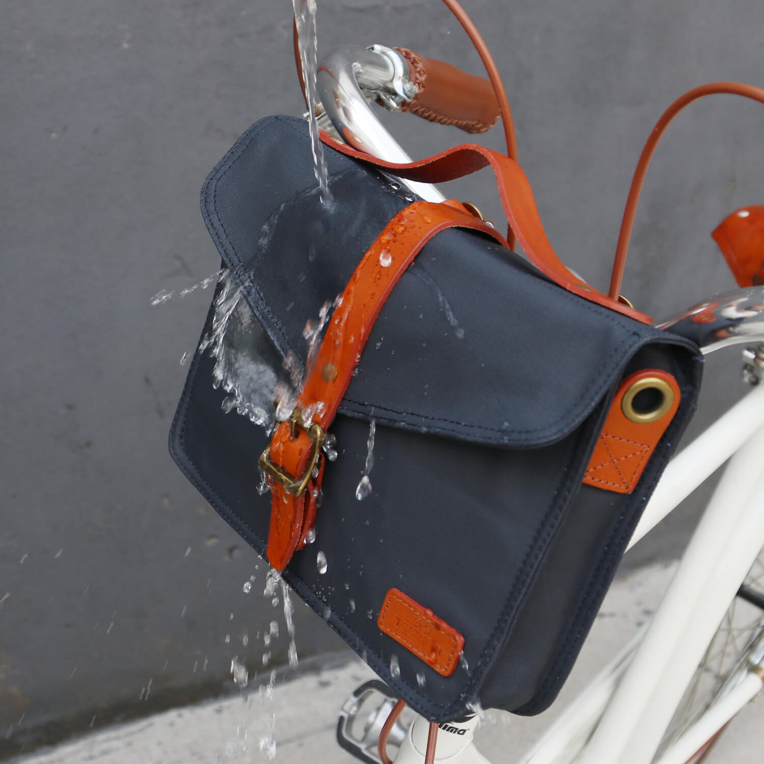 waterproof bike handlebar bag