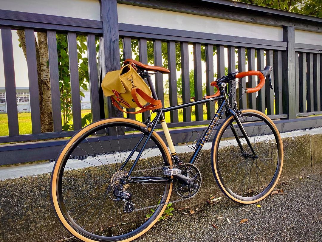 saddle messenger bag