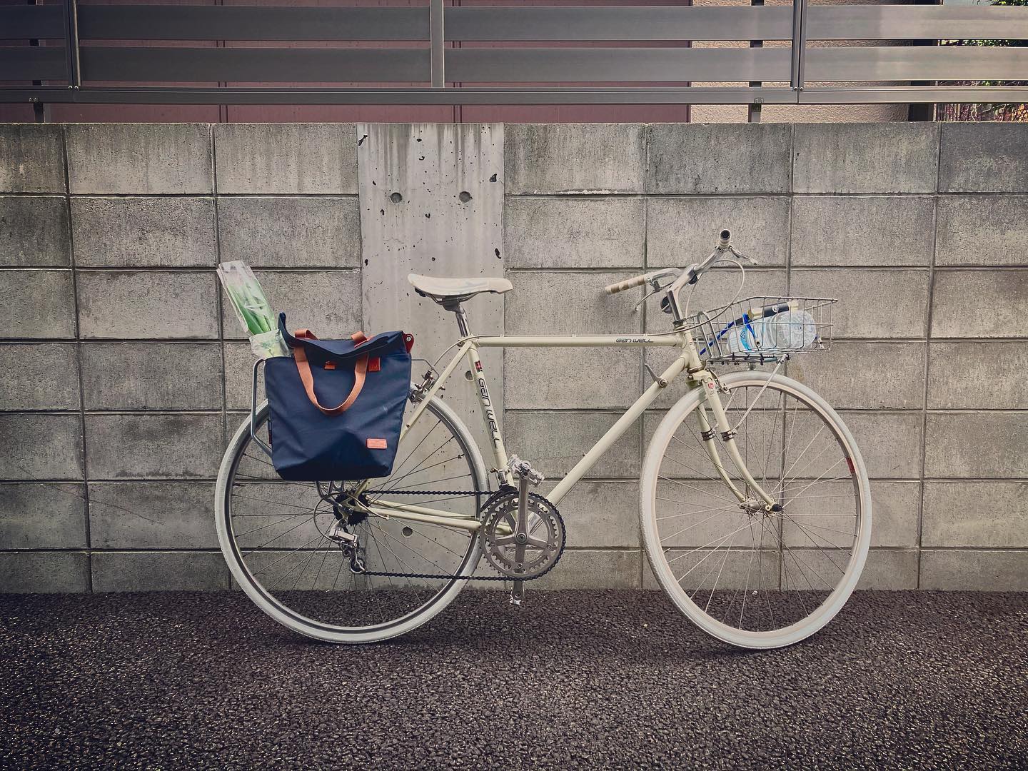 About TOURBON Canvas Waterproof Bike Rear Pannier Bag Women's Tote Shoulder Bag Video Show