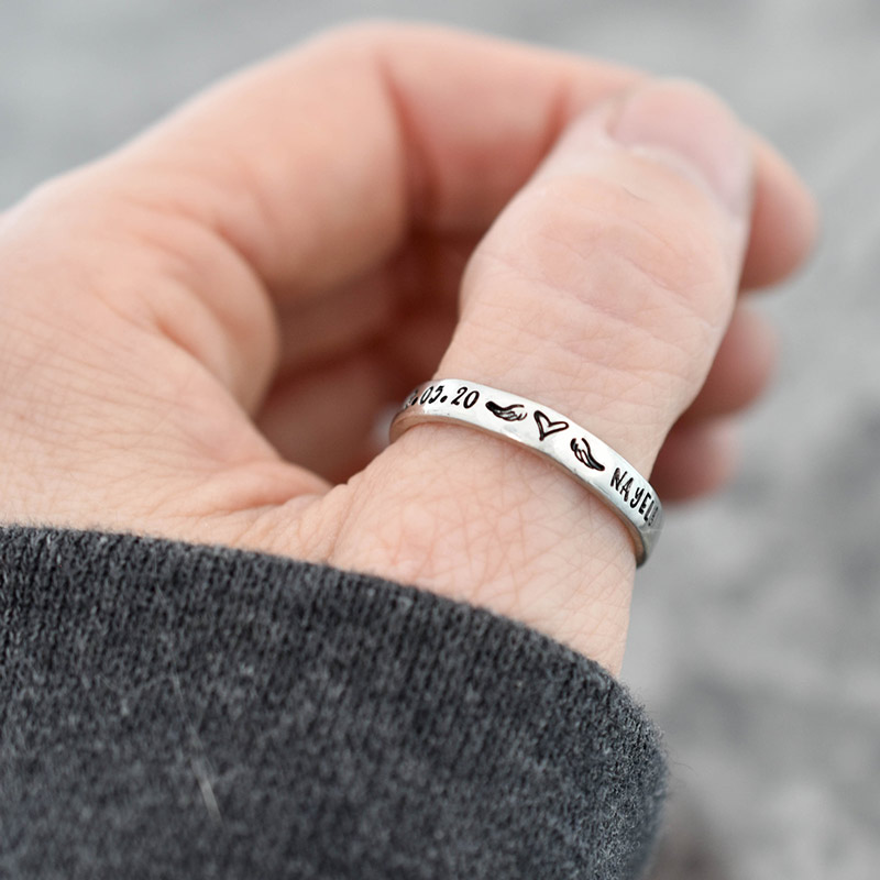 For Memorial - Mama of An Angel Customized Name and Date Heart Wings Ring