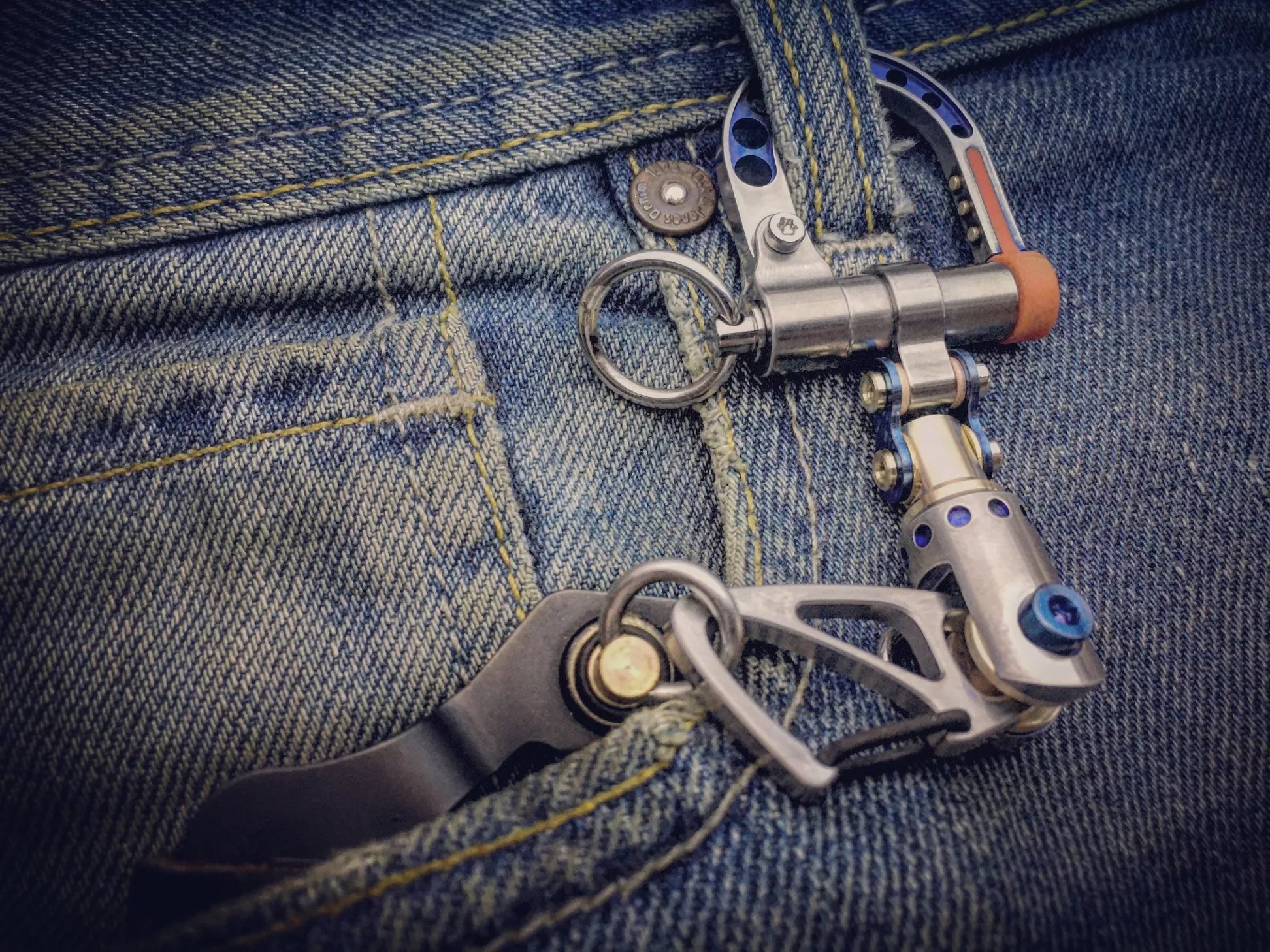 EDC KEYCHAIN BI-CARABINER