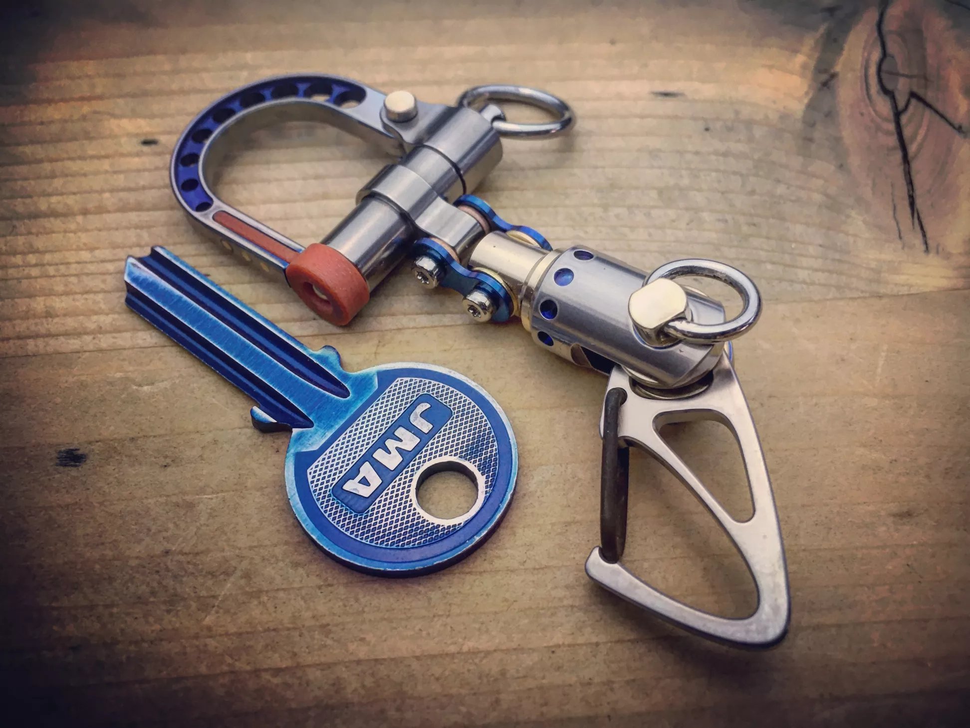 EDC KEYCHAIN BI-CARABINER