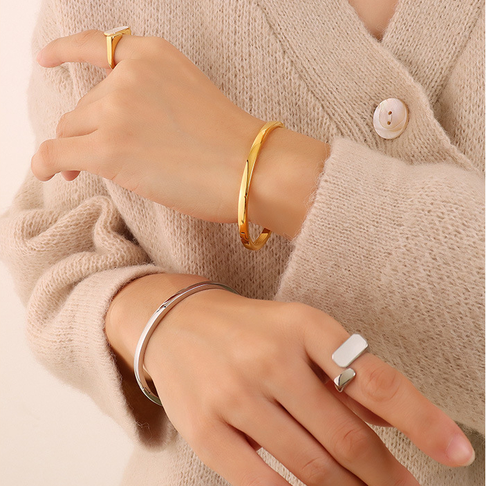 Minimalistic Stackable Bangle