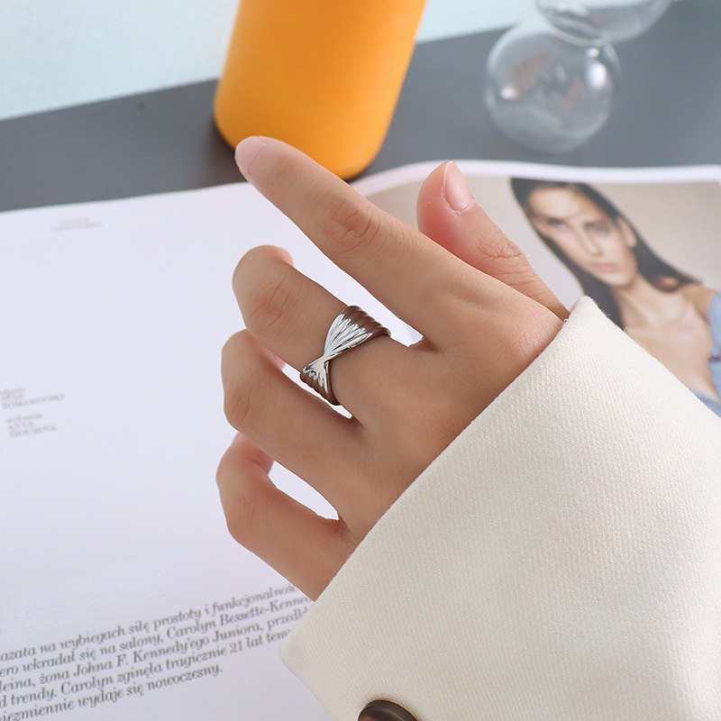 Chunky Wavier Texture Knot Ring