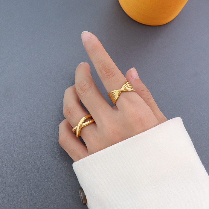 Chunky Wavier Texture Knot Ring