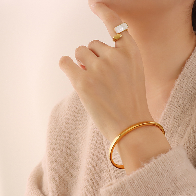 Minimalistic Stackable Bangle