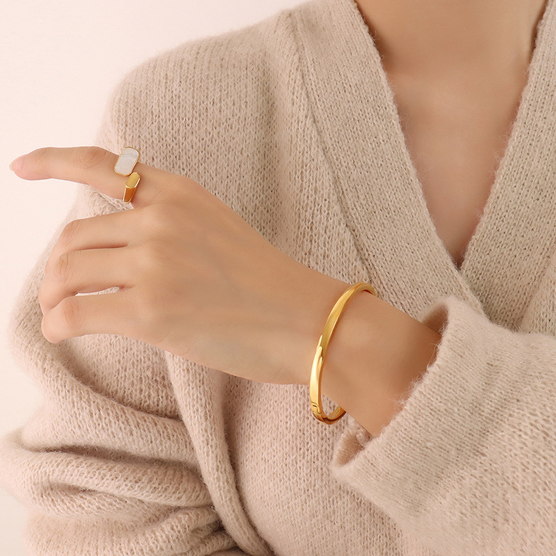Minimalistic Stackable Bangle