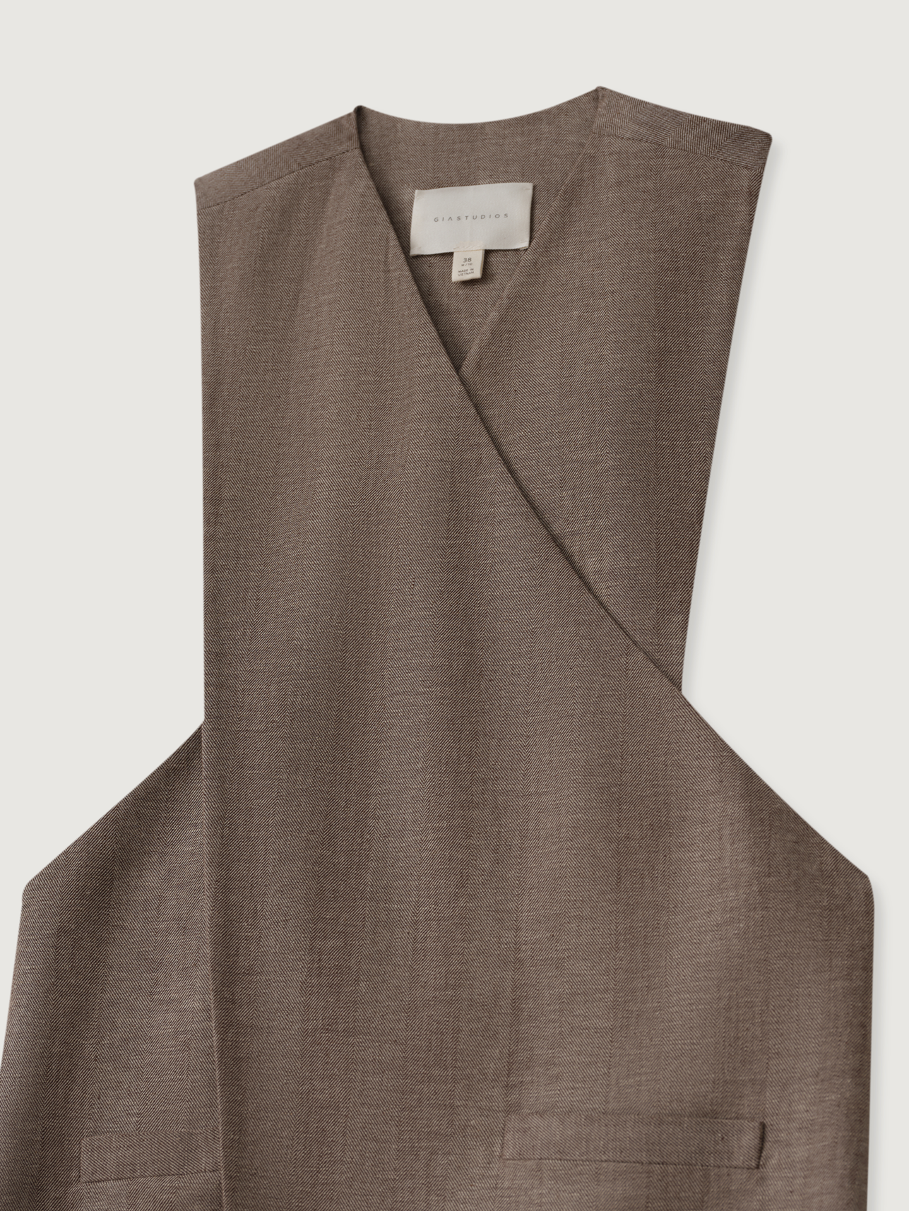 WRAP OVER LINEN VEST IN MELANGE BROWN