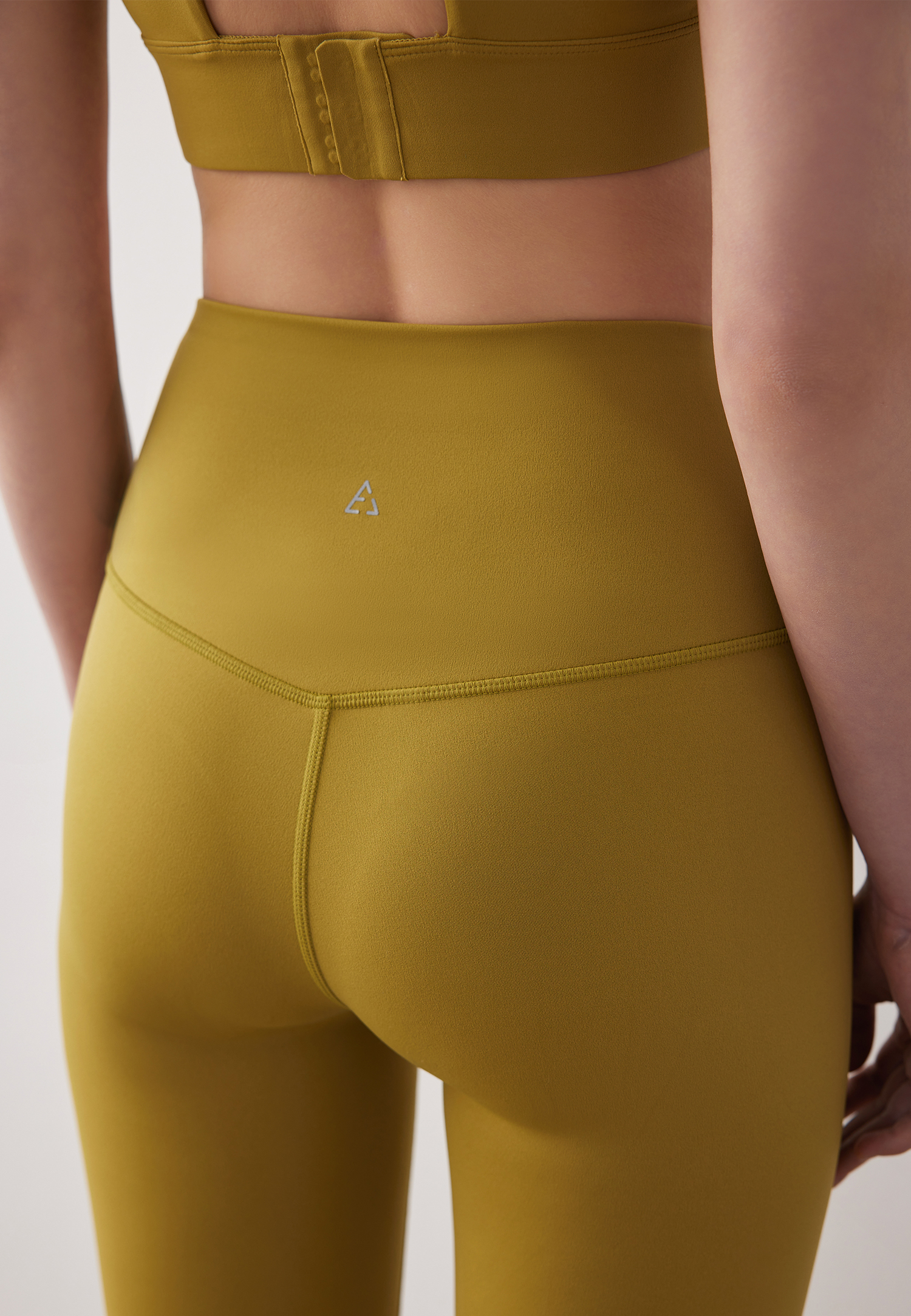 Swiftly Cropped Legging