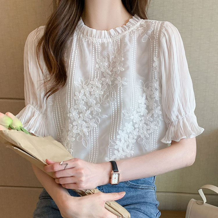 甜美氣質花朵刺繡喇叭袖洋氣T恤