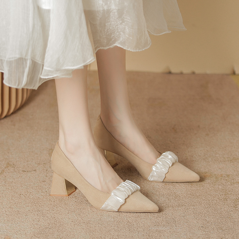 法式溫柔復古中粗跟尖頭淺口鞋