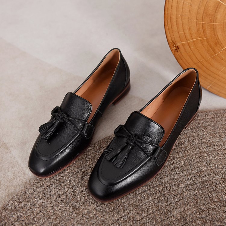 英倫風圓頭流蘇淺口小皮鞋