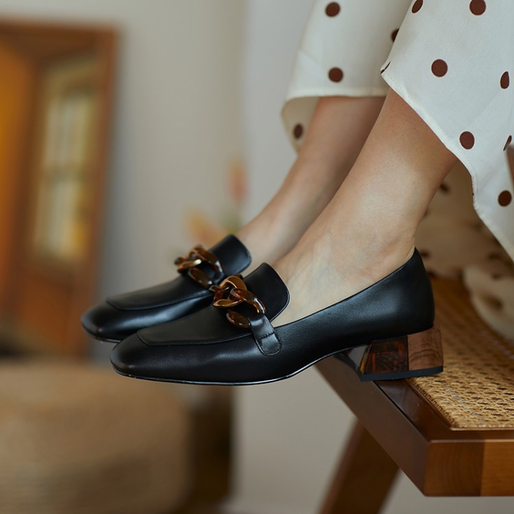 休閒金屬扣方頭低跟單鞋