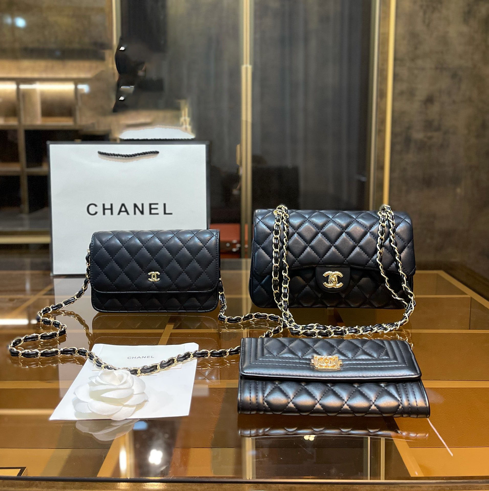 再値下げ！　シャネル3点セット 本日発売】「シャネル」が特別ポーチ付き限定セットを発売 リップケア