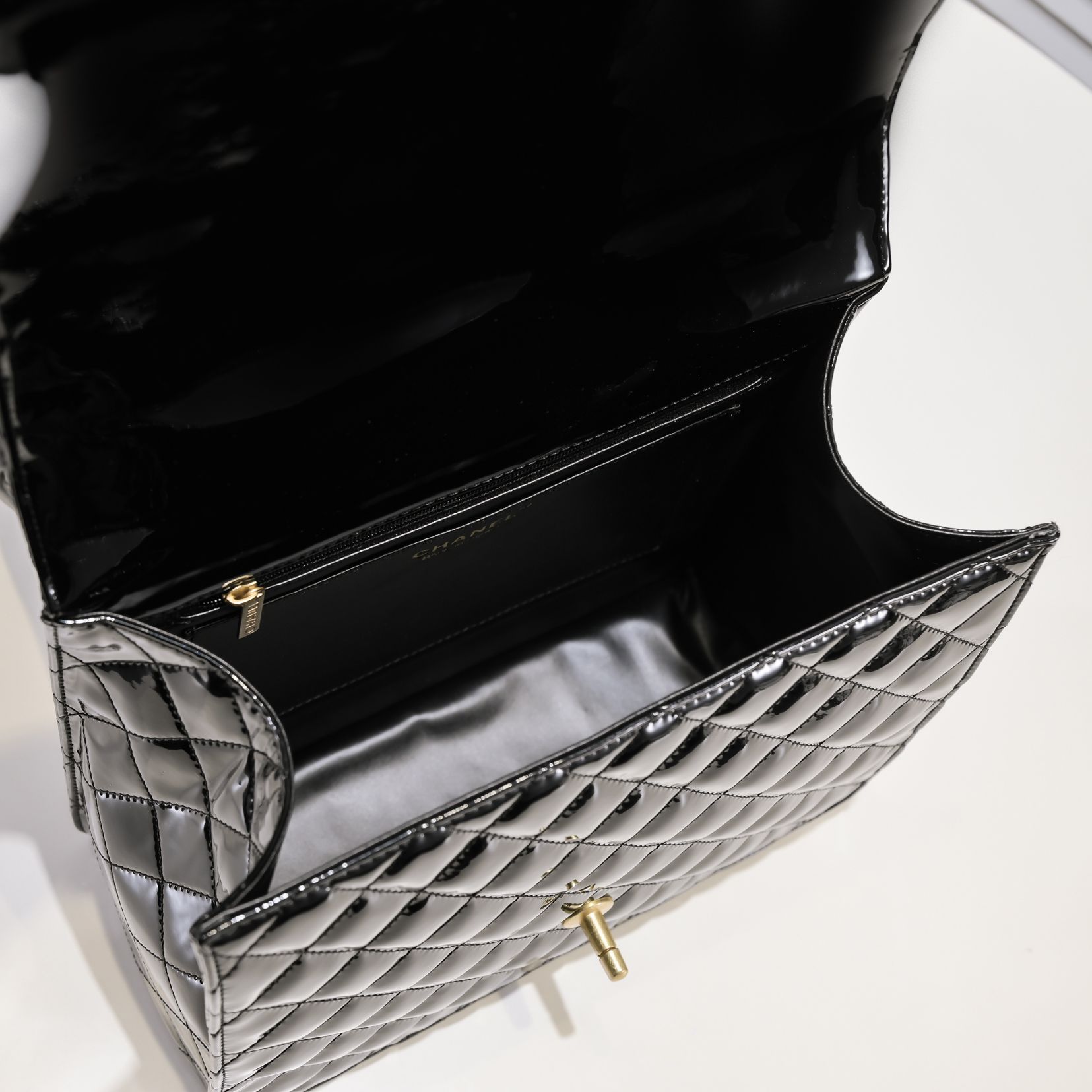 シャネル パテントレザー ダイヤモンド バックパック 2015