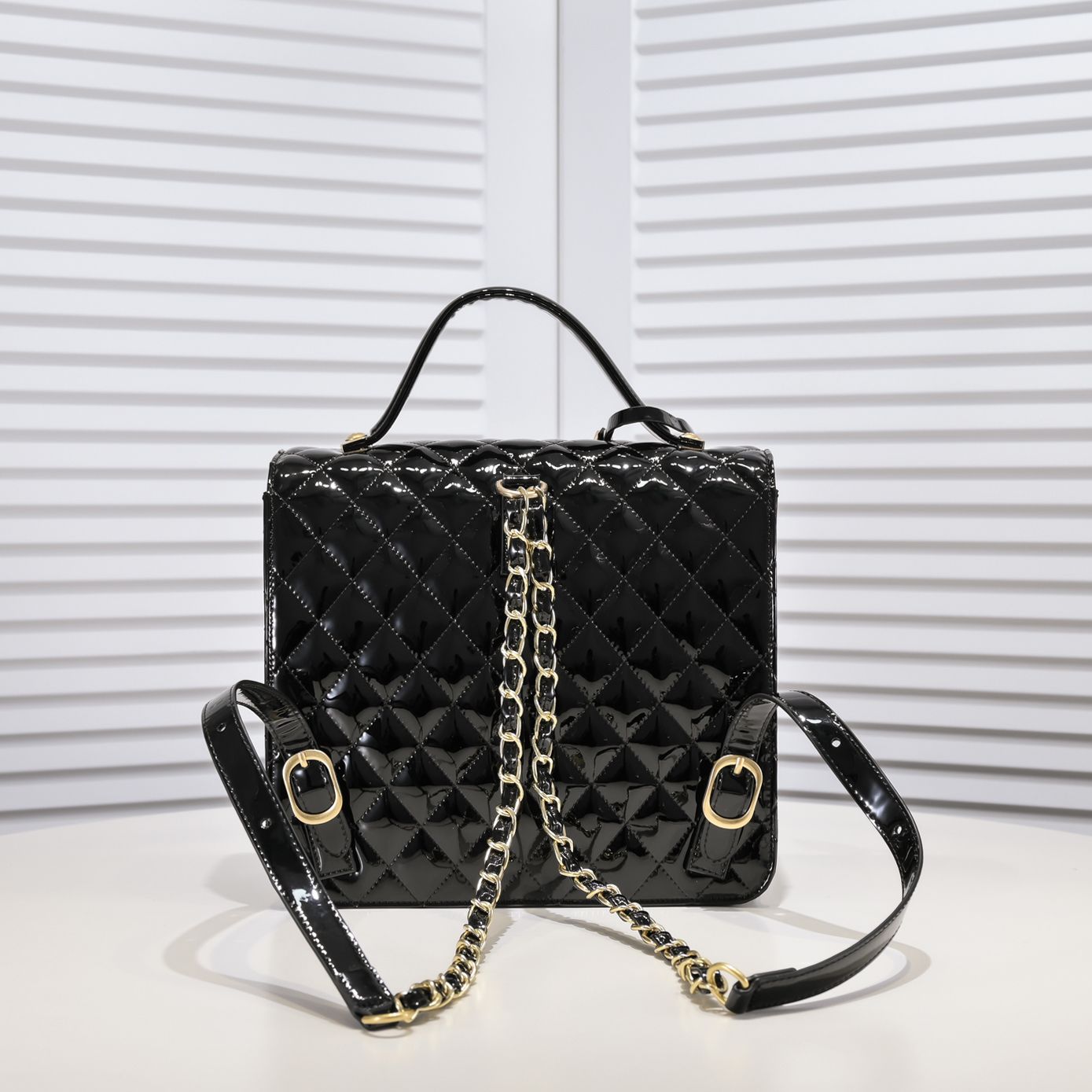 シャネル パテントレザー ダイヤモンド バックパック 2015