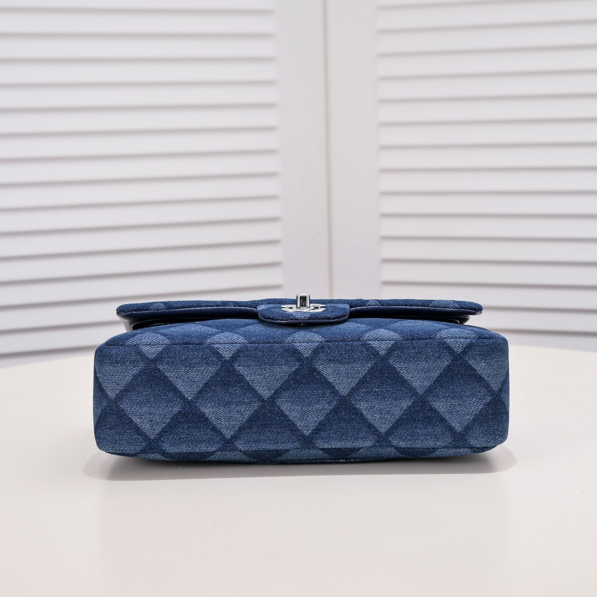 CHANEL ロンバス デニムプリント キャンバス チェーンベルト ショルダークロスボディバッグ