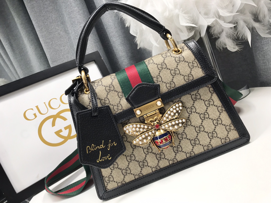 Gucci ホワイトビー フラップバッグ