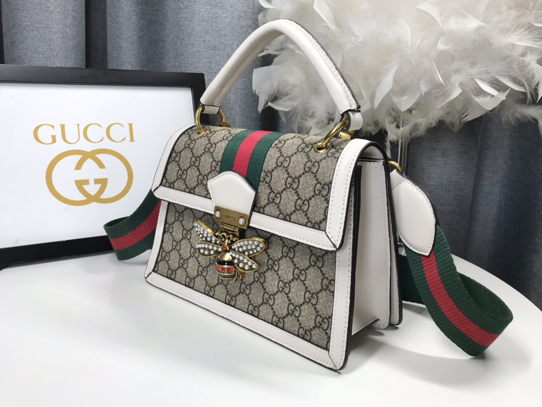 Gucci ホワイトビー フラップバッグ