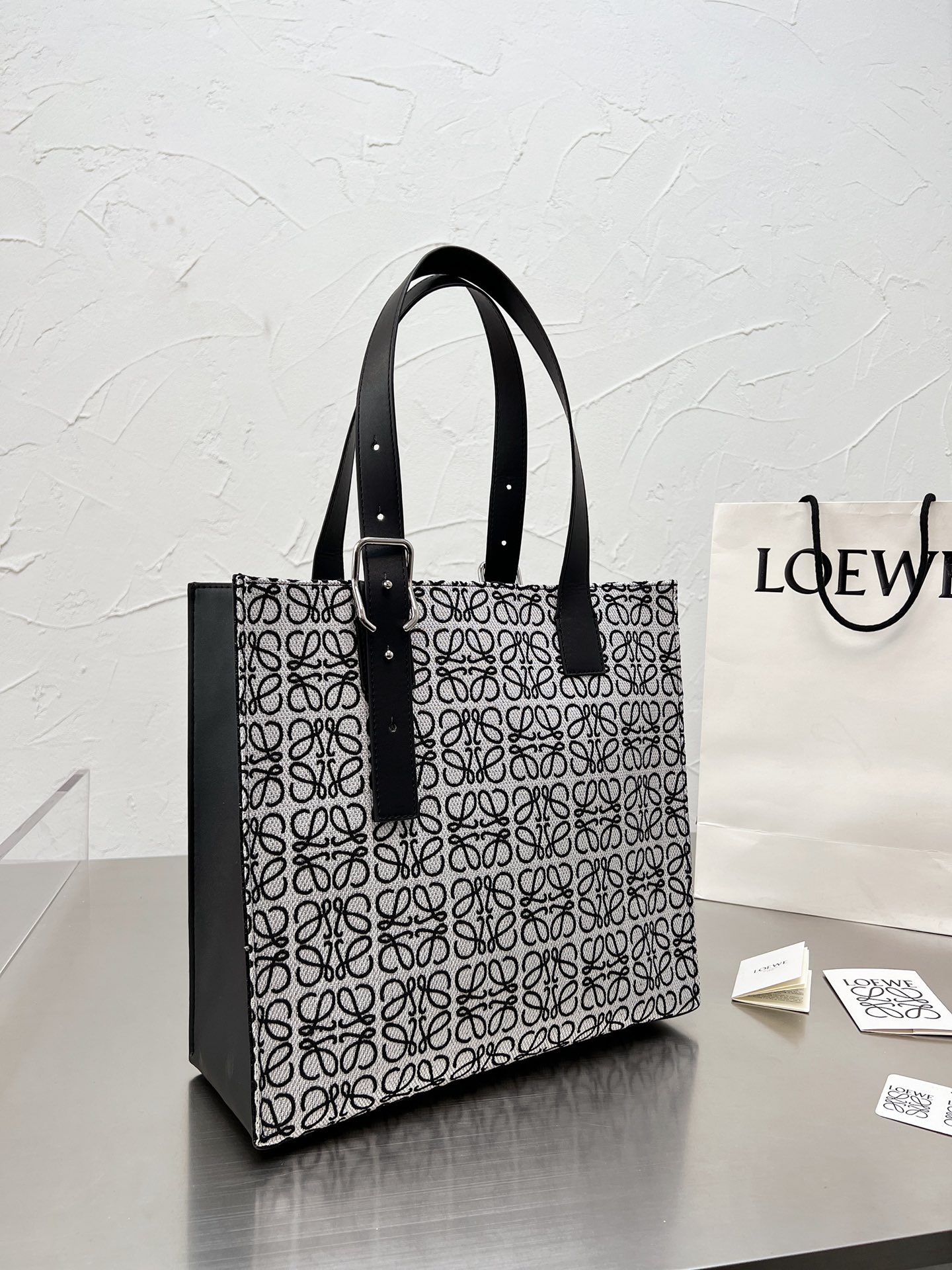 LOEWE-2023新作 ロエベ キャンバス レザーショッピングバッグ付き！