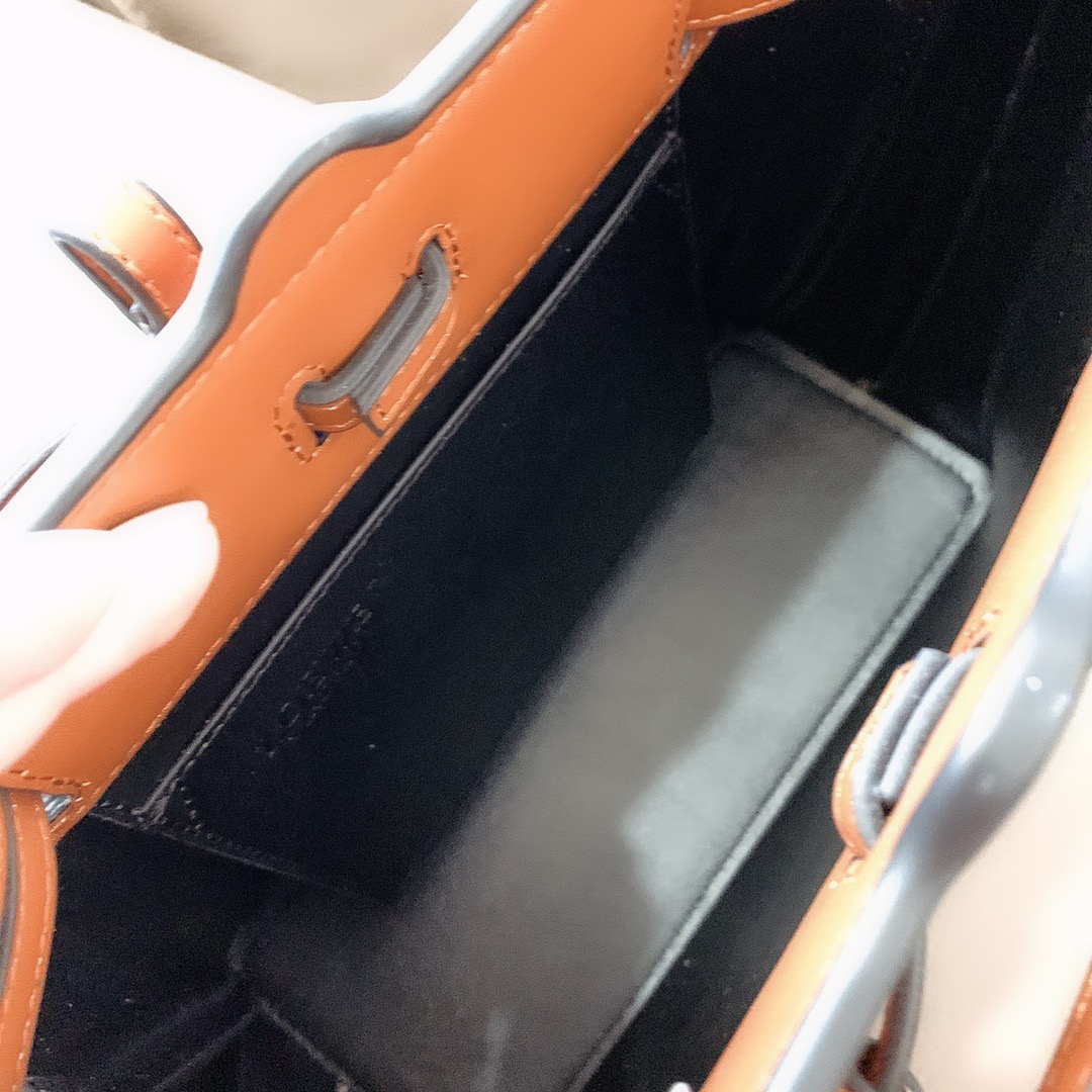 Loewe 2023年新作トートバッグ