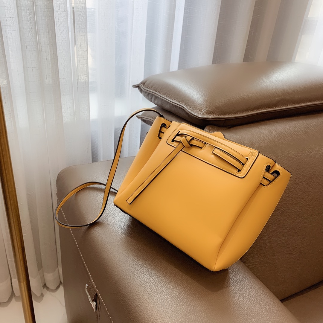 Loewe 2023年新作トートバッグ