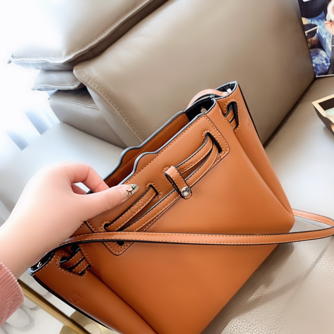 Loewe 2023年新作トートバッグ