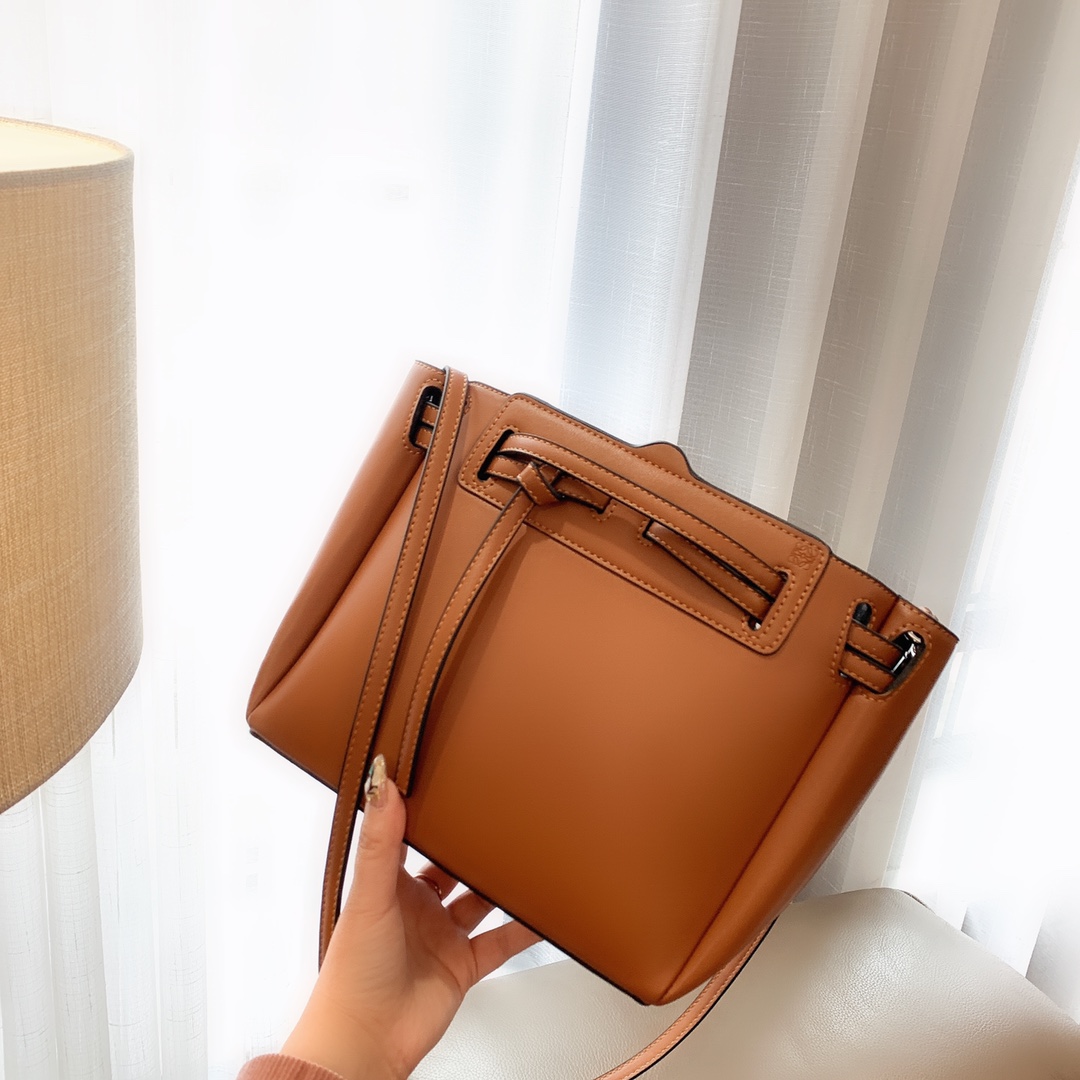 Loewe 2023年新作トートバッグ