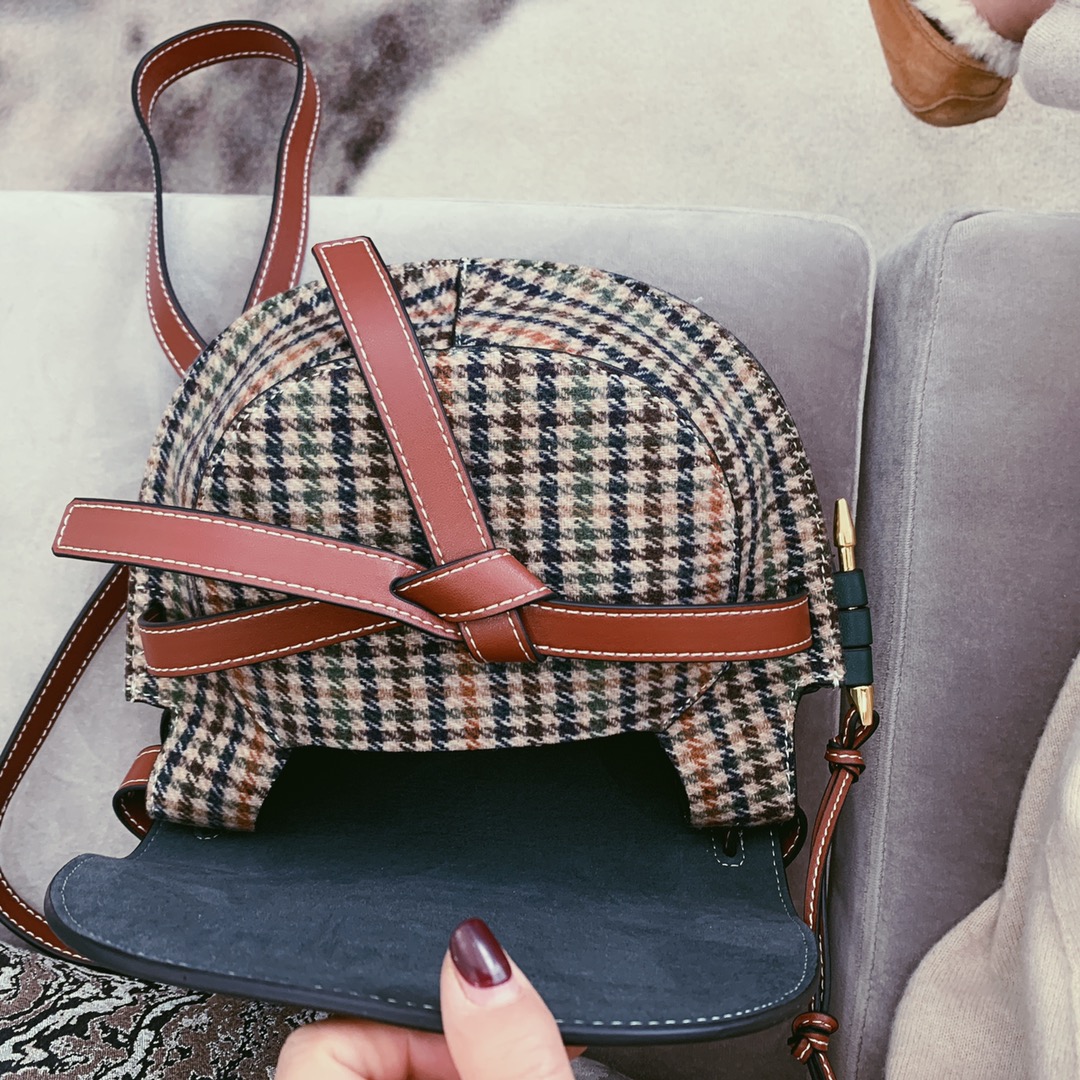 Loewe-ロエベの新作ゲートバッグモザイクメッセンジャーバッグ