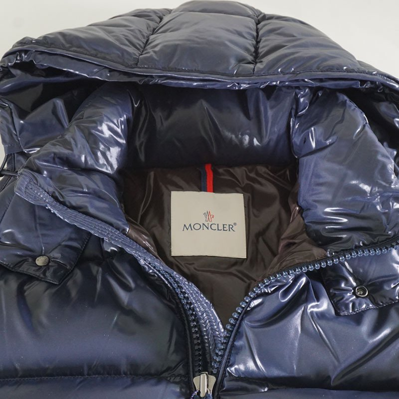 【クリスマスSALE到来，衝撃の破格値!】モンクレール ダウンジャケットラッカーナイロン フード