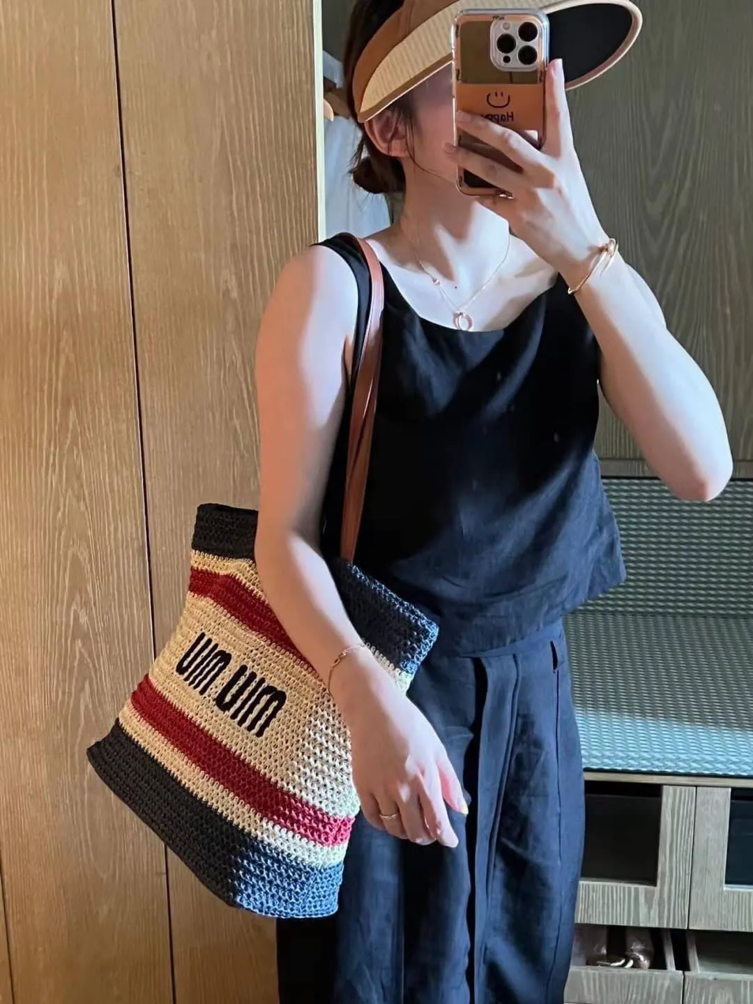 ✨✨絶好の機会をお見逃しなく！【Miu Miu】雑誌掲載！2023新作！���中条あやみさん愛用の Raffiaトートバッグ