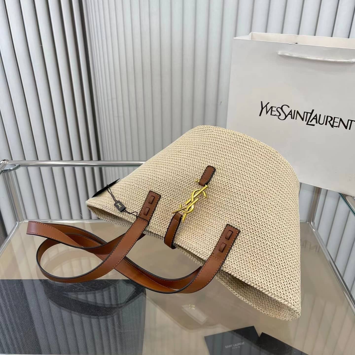 【SAINT LAURENT直営店 】Vivi雑誌掲載藤井 サチさんが推す！Raffiaトートバッグ