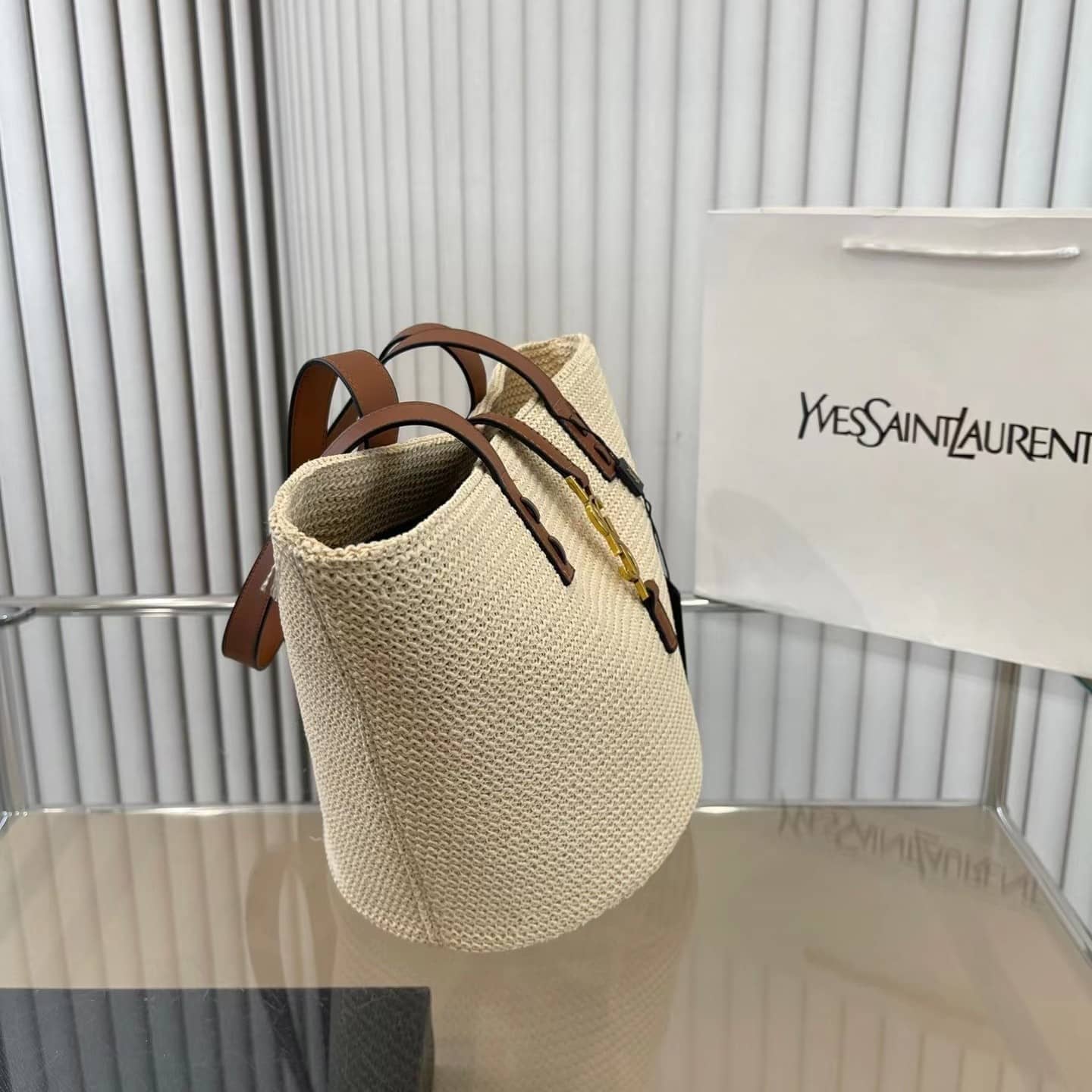 【SAINT LAURENT直営店 】Vivi雑誌掲載藤井 サチさんが推す！Raffiaトートバッグ