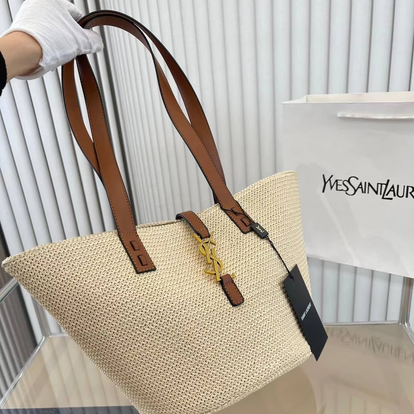 【SAINT LAURENT直営店 】Vivi雑誌掲載藤井 サチさんが推す！Raffiaトートバッグ