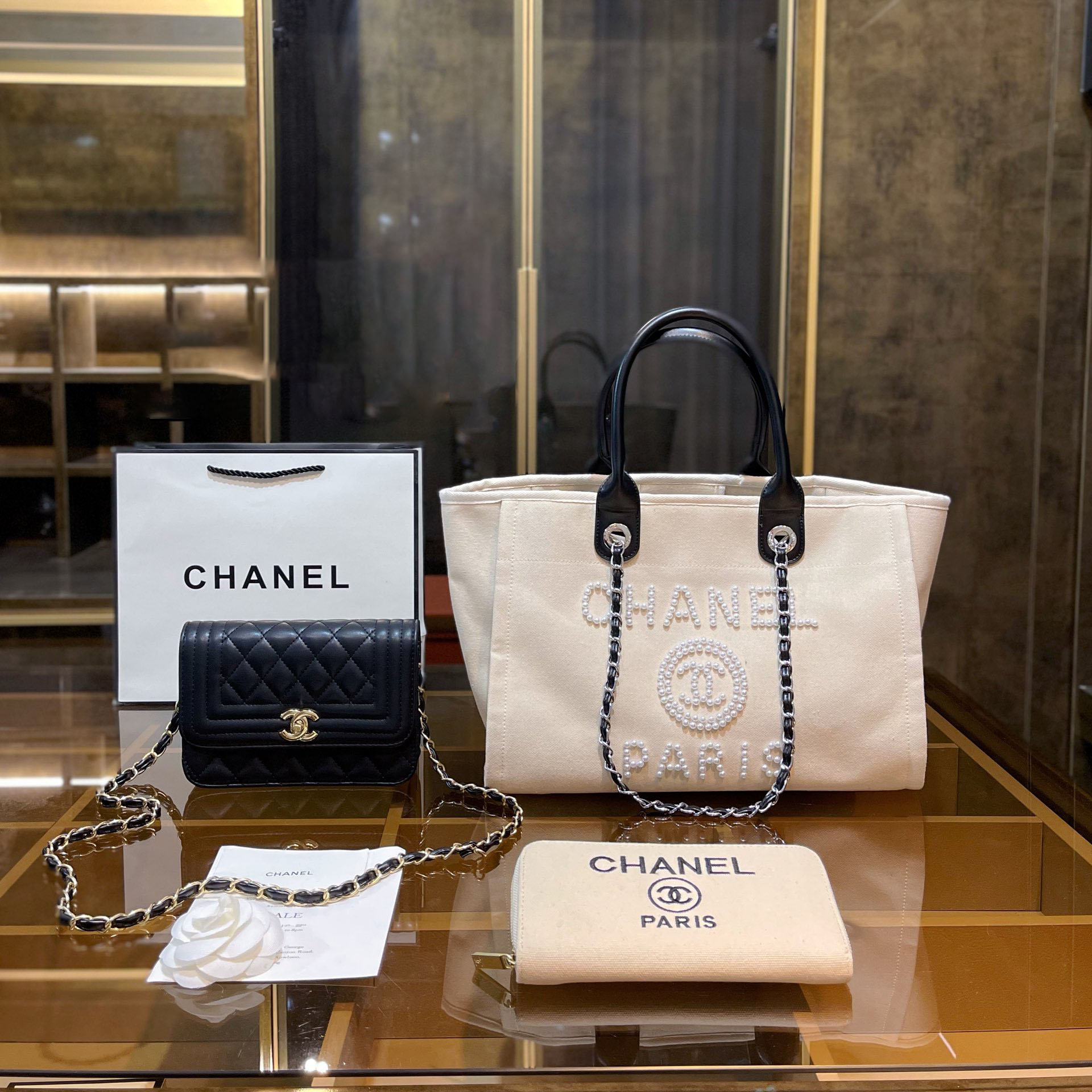 蝶ネクタイ風で可愛い】煌めき輝くリボン☆CHANEL☆ネックレス