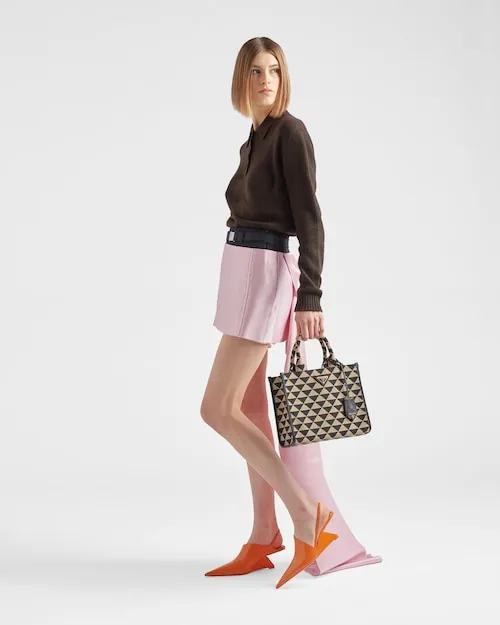 プラダ シンボル エンブロイダリーファブリック スモールハンドバッグ