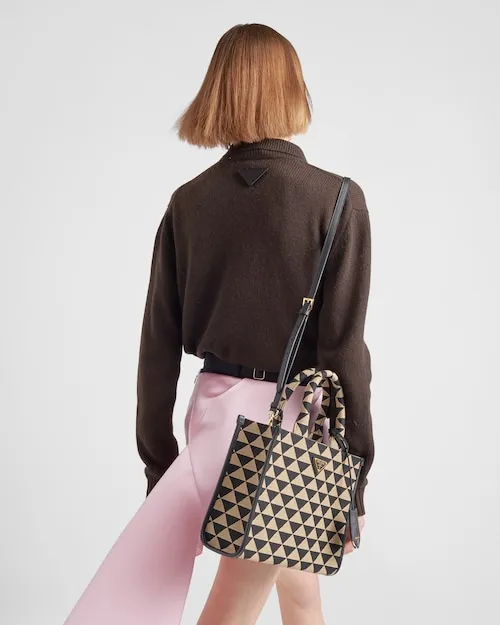 プラダ シンボル エンブロイダリーファブリック スモールハンドバッグ