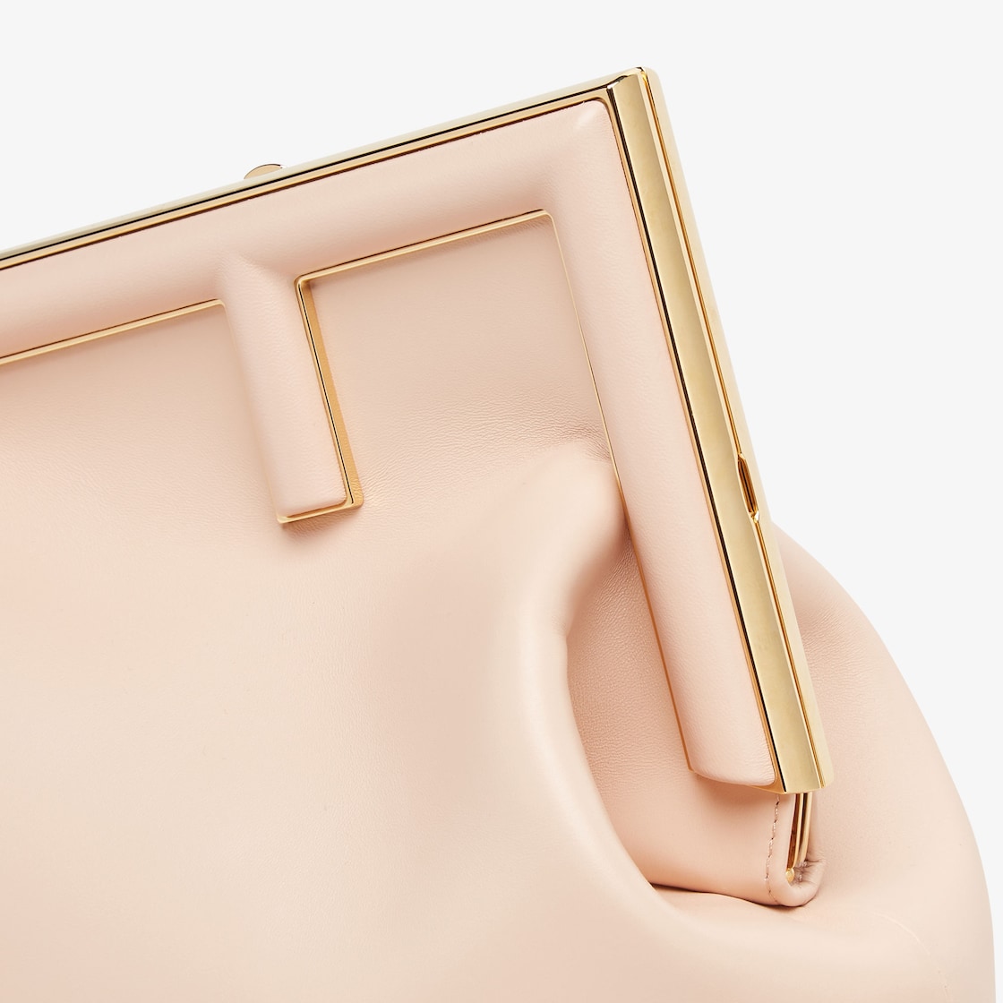 VERY雑誌掲載！『東原亜希同項』【FENDI】新作、大人気