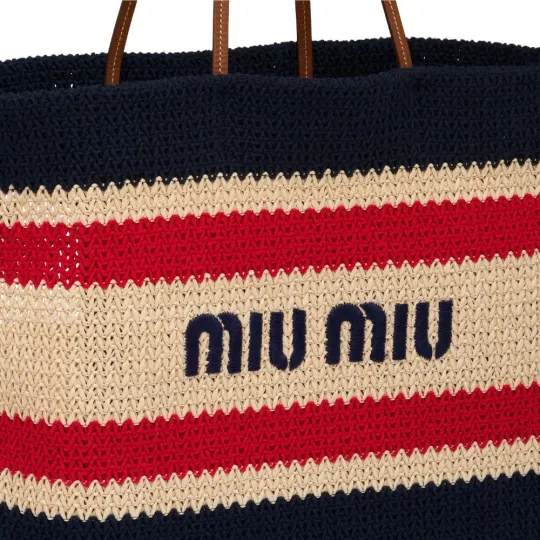 ✨✨絶好の機会をお見逃しなく！【Miu Miu】雑誌掲載！2023新作！���中条あやみさん愛用の Raffiaトートバッグ